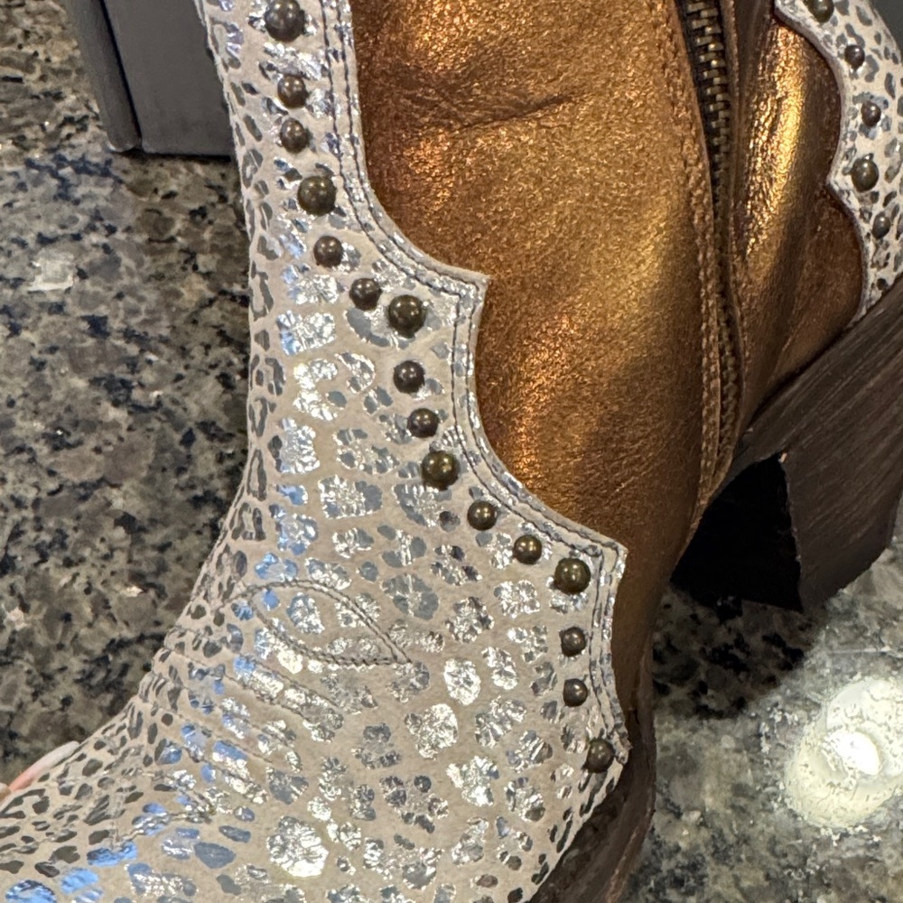 Old Gringo Women's Tan and Cream Ankle Booties - Picture 6 of 6
